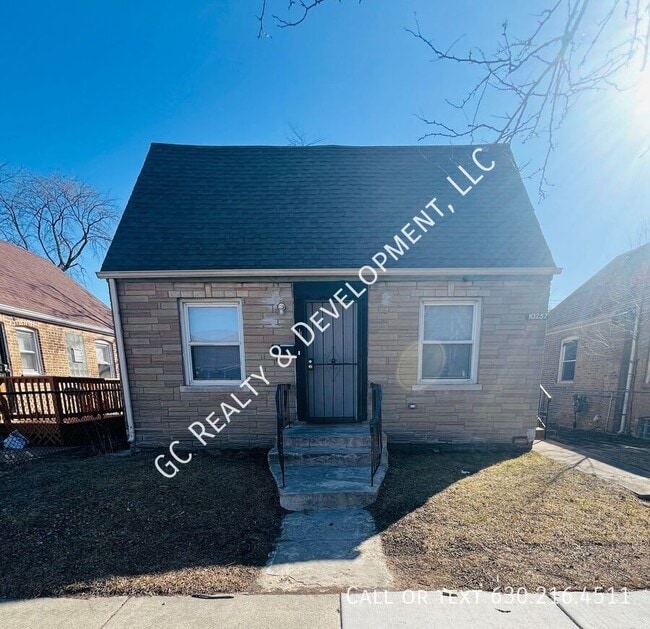 property at 10237 S Hoxie Ave