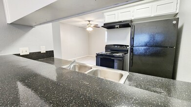 3704 S 2nd St, Unit 206 in Austin, TX - Building Photo - Building Photo