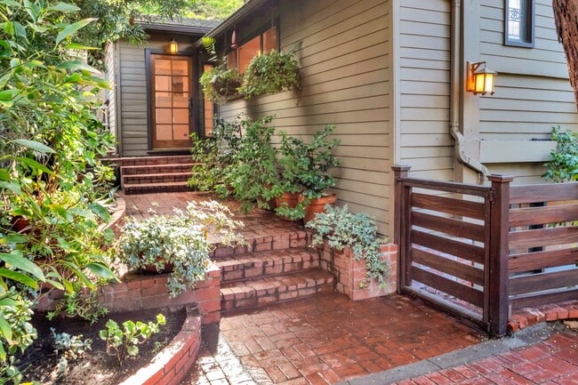 property at 9862 Easton Dr
