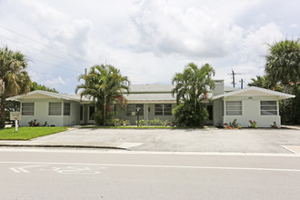 682 8th St N in Naples, FL - Building Photo - Building Photo