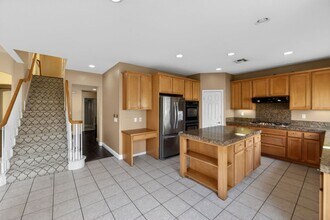 11677 Swan Lake Dr in San Diego, CA - Foto de edificio - Building Photo