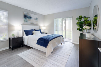 Faris Residences Largo in Largo, FL - Building Photo - Interior Photo