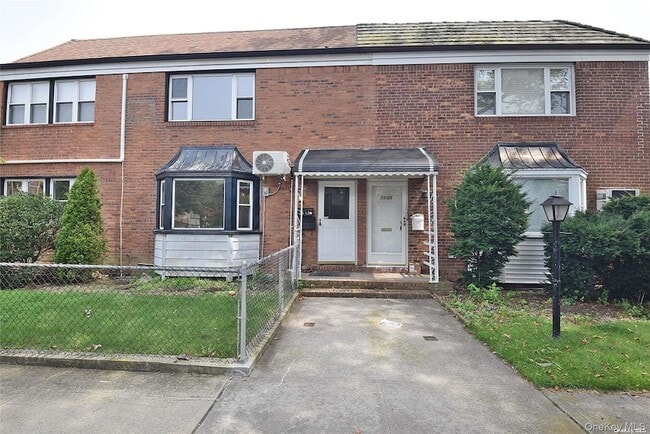 75-03 197th St, Unit 1 in Queens, NY - Foto de edificio - Building Photo