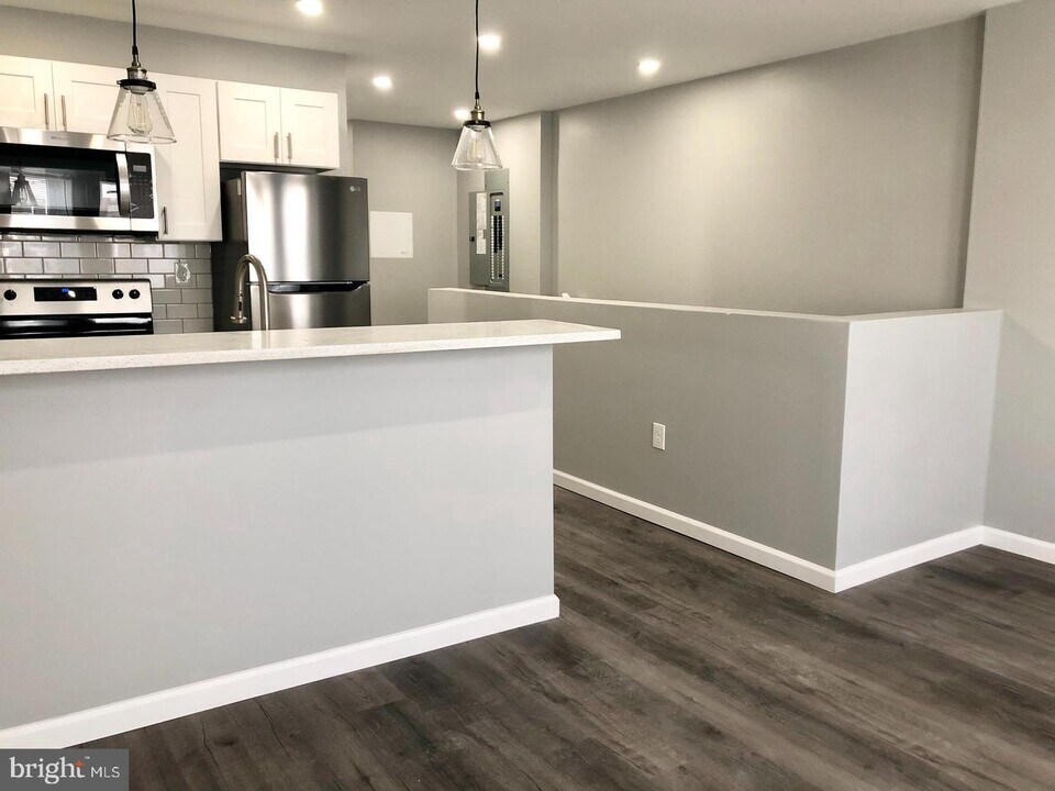 5546 Walton Ave Photo