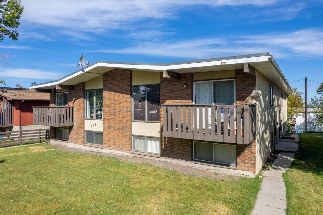 228 Sabrina Bay SW in Calgary, AB - Building Photo