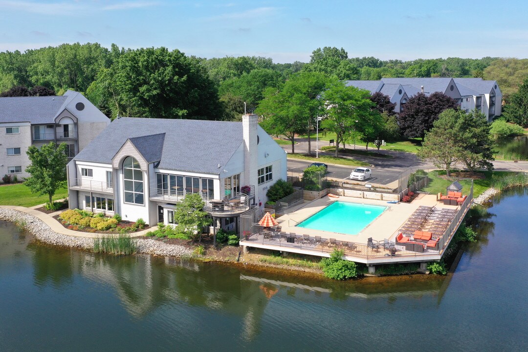 Waterchase Apartments in Wyoming, MI - Building Photo