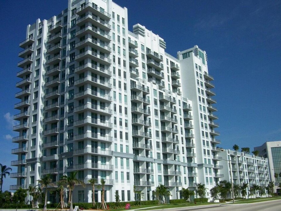 300 S Australian Ave, Unit 1212 in West Palm Beach, FL - Foto de edificio