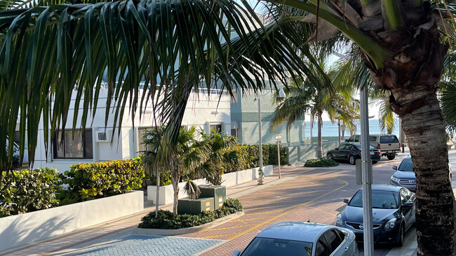 311 Liberty St, Unit 8 in Hollywood, FL - Foto de edificio - Building Photo