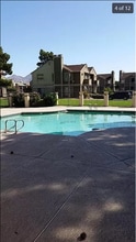 4646 Tracylynn Ln, Unit B in Las Vegas, NV - Building Photo - Building Photo
