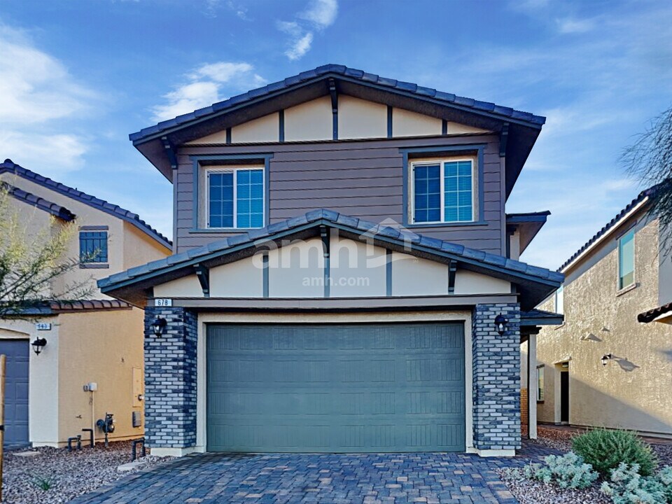 678 N Water St in Henderson, NV - Foto de edificio