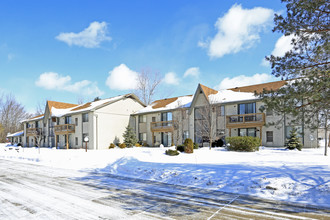 Garden Court Manor Apartments in Farmington Hills, MI - Building Photo - Building Photo