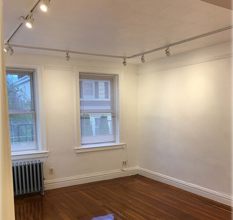 2608 14th St, Unit 2B in Astoria, NY - Building Photo