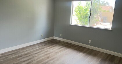 6239 Santa Maria Ave in Las Vegas, NV - Building Photo - Building Photo