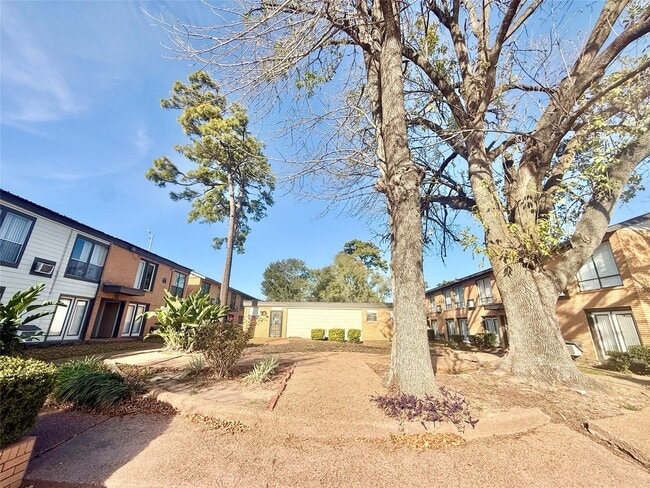 property at 3629 N MacGregor Way