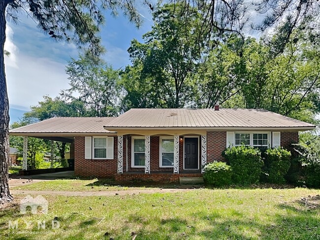 property at 921 Daniel Cir