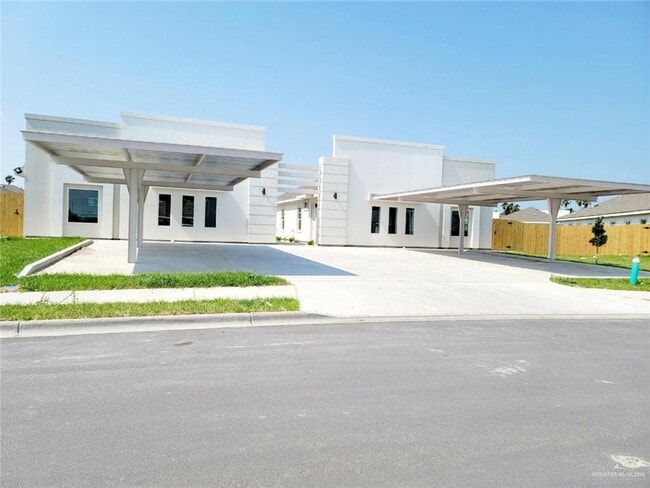 property at 14 Las Vistas Ln