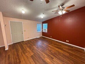 1341 F St in Independence, OR - Building Photo - Building Photo