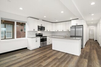 5004 7th Ave NE in Seattle, WA - Foto de edificio - Building Photo