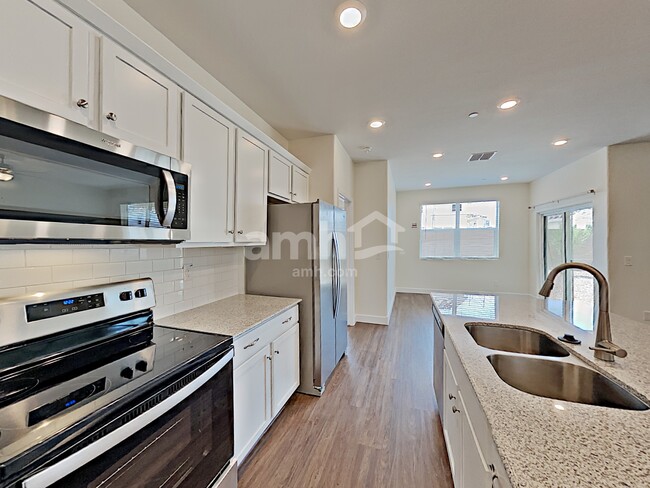 5927 W Larkspur Dr in Glendale, AZ - Building Photo - Building Photo