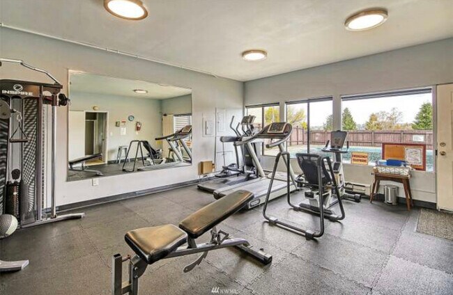3604 26th Pl W, Unit 202 in Seattle, WA - Building Photo - Building Photo