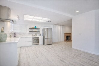 1966 Rockledge Dr in Las Vegas, NV - Foto de edificio - Building Photo