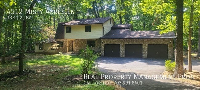 4512 Misty Acres Ln in Gainesville, VA - Foto de edificio - Building Photo