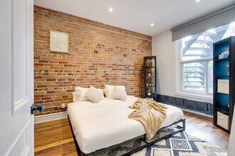 5585 Rue Clark in Montréal, QC - Building Photo - Building Photo