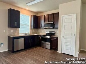 10534 Green Rock Dr in San Antonio, TX - Building Photo - Building Photo