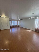 8631 W Monte Vista Rd in Phoenix, AZ - Foto de edificio - Building Photo