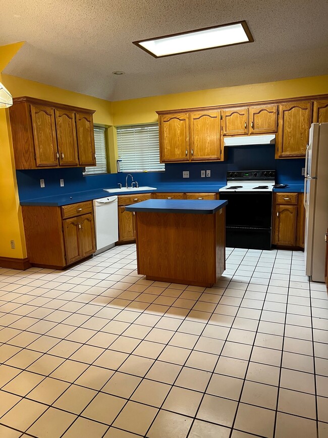 7416 N 20th St in McAllen, TX - Foto de edificio - Building Photo