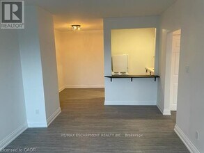 37 Mericourt Rd in Hamilton, ON - Building Photo - Building Photo