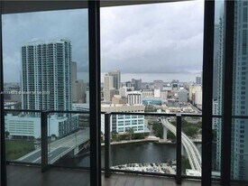68 SE 6th St, Unit 2411 in Miami, FL - Building Photo