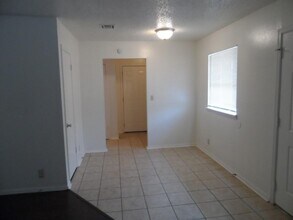 120 NE 12th St in Moore, OK - Building Photo - Building Photo