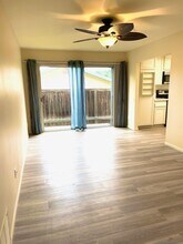 11195 Madrigal St in San Diego, CA - Foto de edificio - Building Photo
