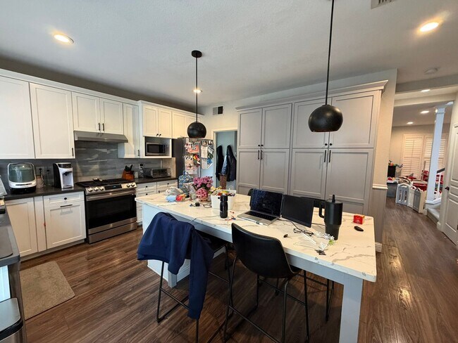 9448 Cedarview Way in Elk Grove, CA - Building Photo - Building Photo