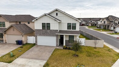 1201 Chital Dr in Laredo, TX - Foto de edificio - Building Photo