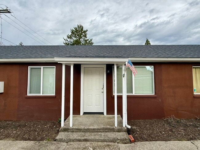 1762 Evergreen Ave NE, Unit 1762