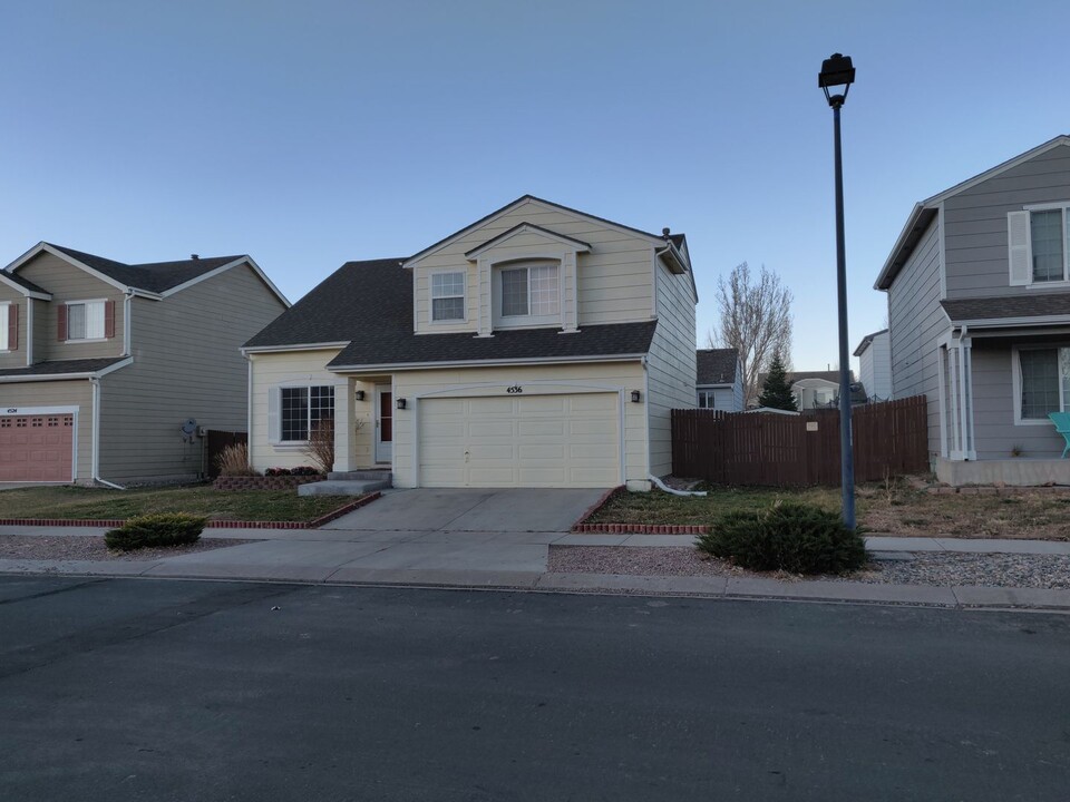 4536 Clinebell Ln in Colorado Springs, CO - Foto de edificio