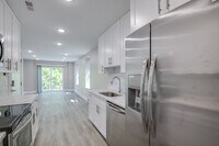 2017 N College Ave, Unit 3 photo'