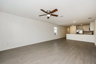 122 Willow Wy in Wilmer, TX - Foto de edificio - Building Photo