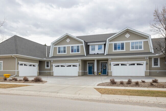 19 Riviera Way in Cochrane, AB - Building Photo - Building Photo