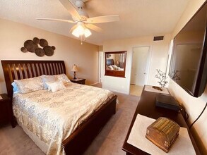 9420 S Hollybrook Lake Dr in Pembroke Pines, FL - Building Photo - Building Photo