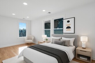 2617 W Fullerton Ave in Chicago, IL - Building Photo - Building Photo