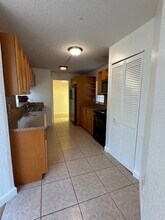 8135 Sunrise Lakes Blvd, Unit 4 in Sunrise, FL - Building Photo - Building Photo