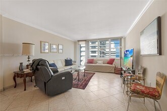 245 18th St, Unit 904 in Miami Beach, FL - Building Photo - Building Photo