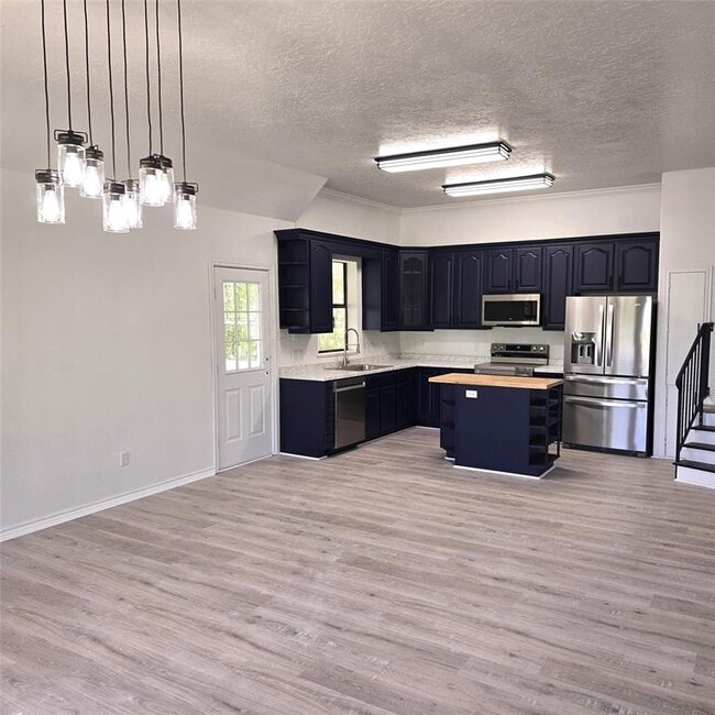 property at 31 Holiday Ln