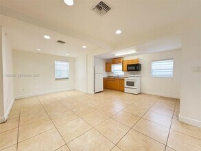 2406 McKinley St in Hollywood, FL - Building Photo - Building Photo