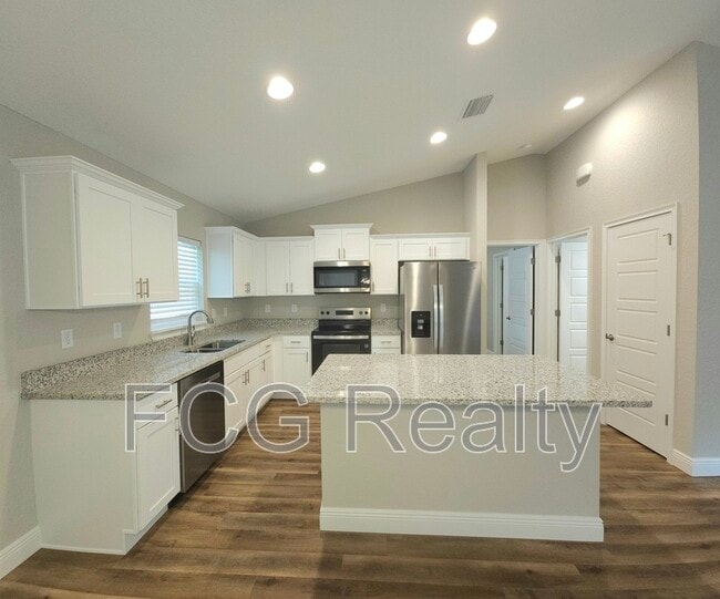 9058 N Bee Way in Citrus Springs, FL - Building Photo - Building Photo