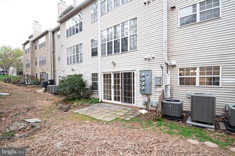 12009 Golf Ridge Ct in Fairfax, VA - Building Photo - Building Photo