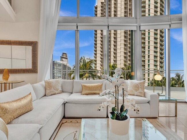 90 SW 3rd St, Unit 501 in Miami, FL - Building Photo - Building Photo